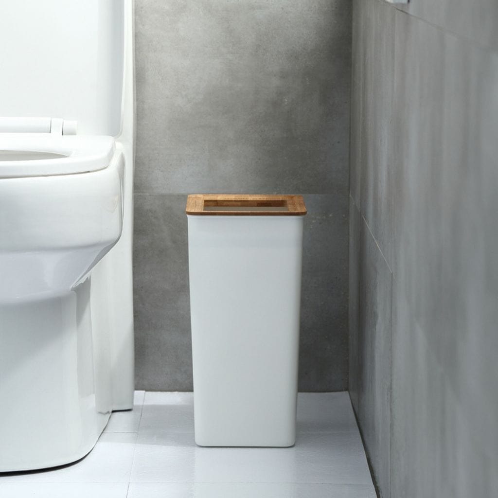 Poubelle salle de bain blanche et bois – Vidarum